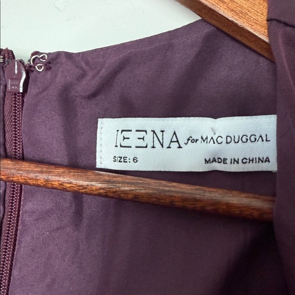 Ieena for Mac Duggal Satin Plunge Neck Long Sleeve Jumpsuit Plum Size 6 NWT - Picture 4 of 6